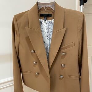 Cropped double breasted camel jacket with gold tone buttons. Size 6